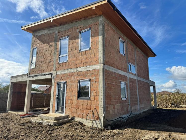 Casă individuală la roșu – 130 mp utili, teren 440 mp, drum privat - 3