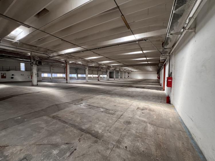 Hala industrială de închiriat, 2800 mp Alba Iulia zona industrială Dedeman