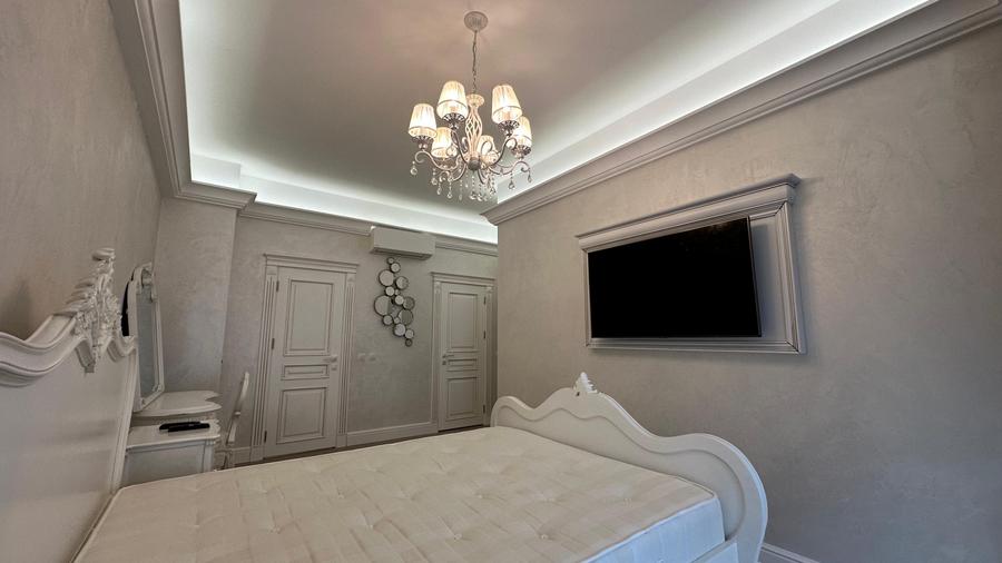Centru - Palas , apartament 3 camere , 85 mp, 2 bai , loc de parcare !