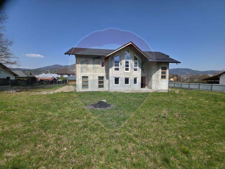 Teren intravilan + casă la roșu de vânzare – Vădurele, jud. Neamț