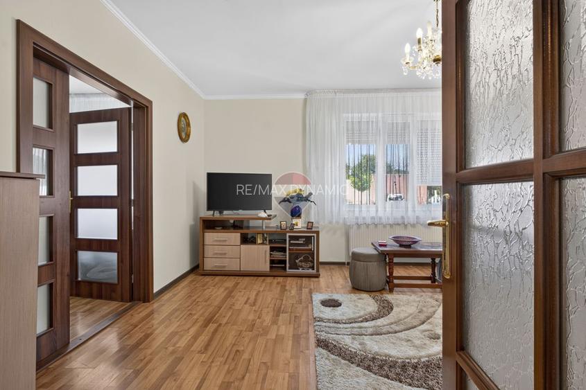 Casă/Spatiu comercial  si teren 422 mp de inchiriat zona Uta - 6