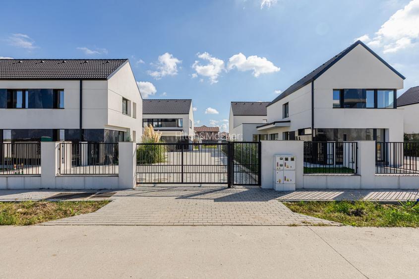 Casa Modernă cu Spații Vitrate Generoase - 22