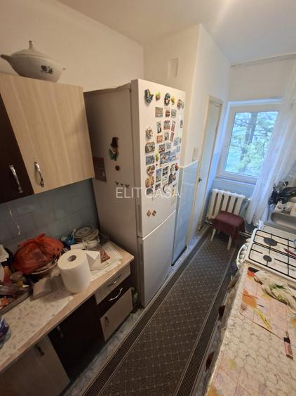 Apartament cu 3 camere, etajul 2/4, zona Dacia - 5