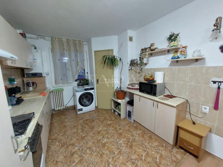 Apartament 3 camere decomandat, etaj intermediar, zona Minerva - 2