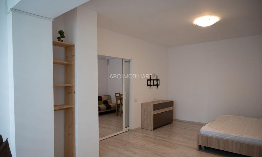 Apartament in casa, pozitionat intr-o zona centrala si linistita  - 2