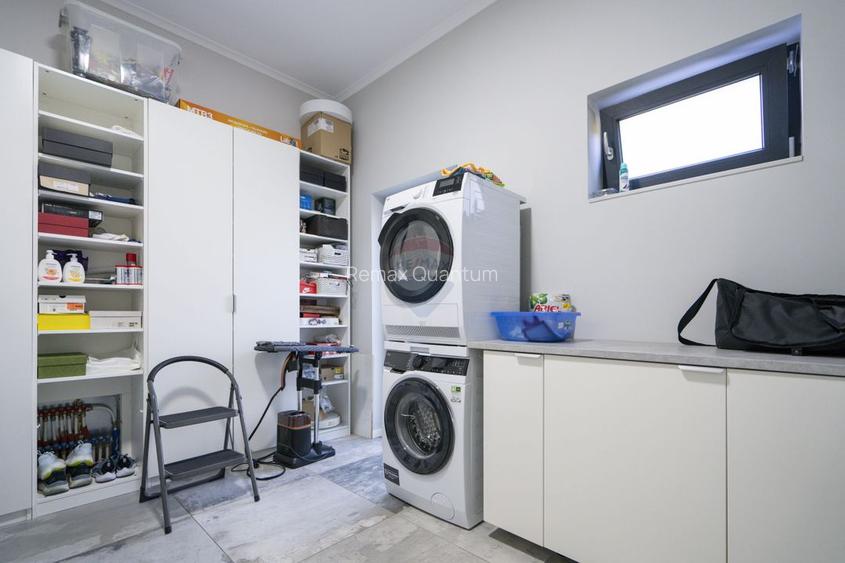 Casă / Vilă cu 5 camere de vânzare în zona Dealuri Oradea - 46