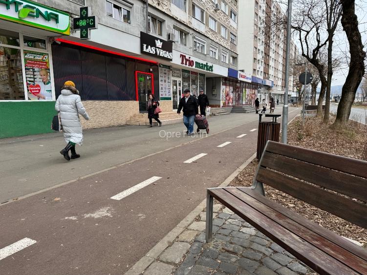 Inchiriez spatiu comercial 80m2 - 4