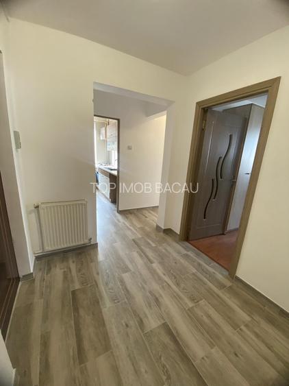 2 decomandate ETAJ 1, renovat, balcon 7m,foarte spatios, Cornisa - 3