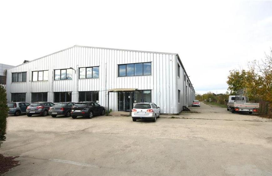 Proprietate pozitie exceptionala, teren 10,000 mp, deschidere DN1 36 ml, hala, b - 2