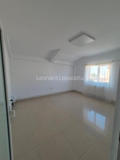 Spatiu central birouri, cabinete - 4