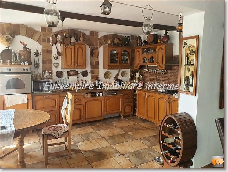 Pensiune 14 camere de vanzare zona Eforie Nord - 3