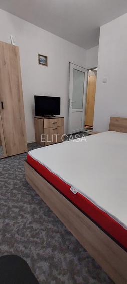 Apartament cu 3 camere, decomandat, zona Nicolina - 2