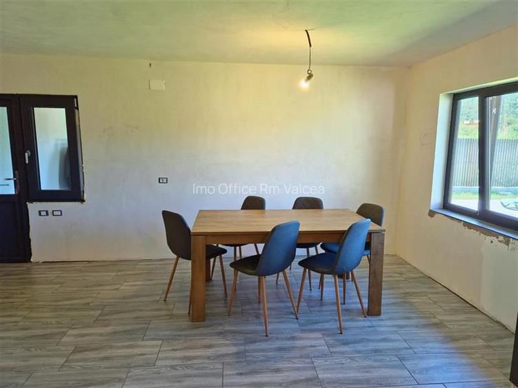 CASA PE PARTER IN BUJORENI - LINISTE, CURTE SI VEDERE SPRE VF. COZIA - 5
