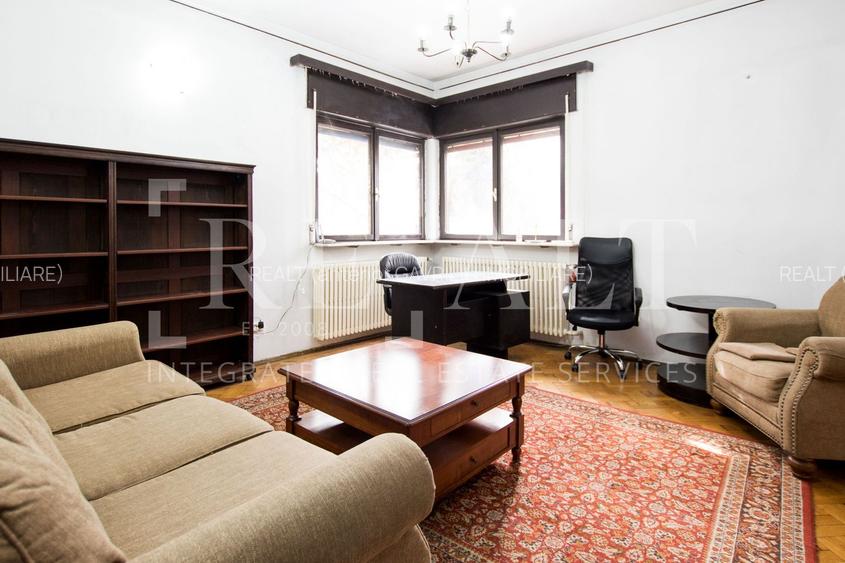 Inchiriere casa, vila 5 camere | Arhitectura deosebita, Curte | Stefan cel Mare - 15