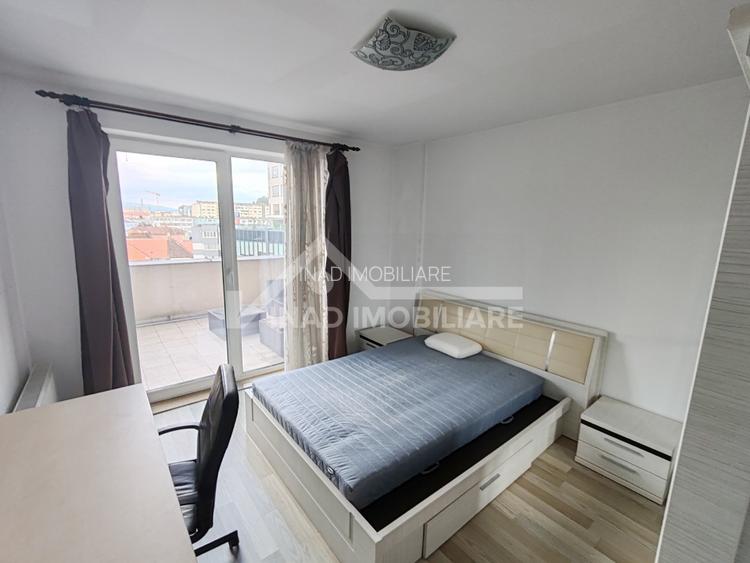 Apartament cu 3 camere, 2, bai, balcon si terasa, Str. Constanta - 4
