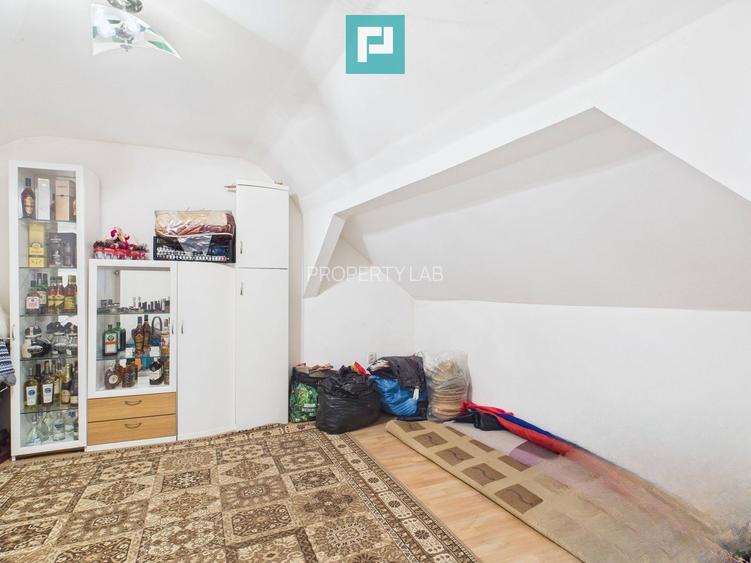 Două case, curte mare, lângă Castelul Corvinilor - 24