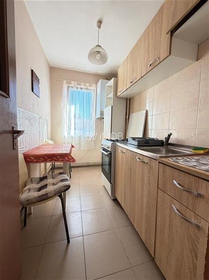 Vanzare apartament 3 camere, Zona Florilor, insorit,mob utilat, - 2