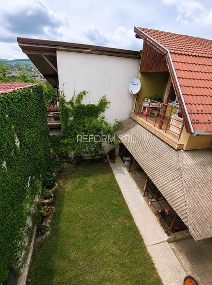 De vânzare – Casă unifamilială cu casă secundară, în cartierul Gruia - 16