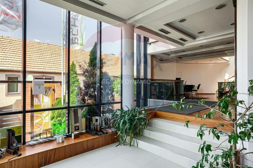 Clădire de birouri Micalaca pe principală, vad si vizibilitate sporită - 26