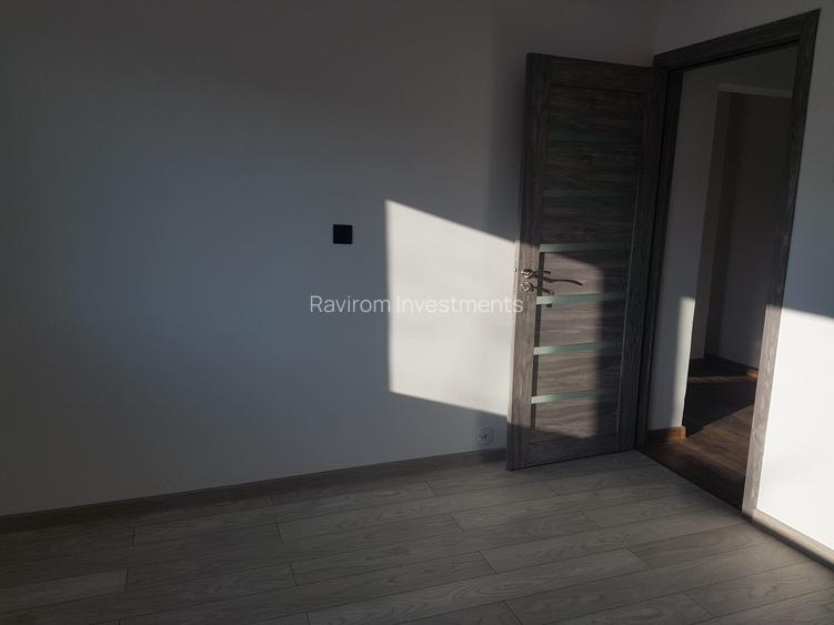 Apartament doua camere, decomandat, etaj 4, cu sarpanta, renovat modern, stradal - 25