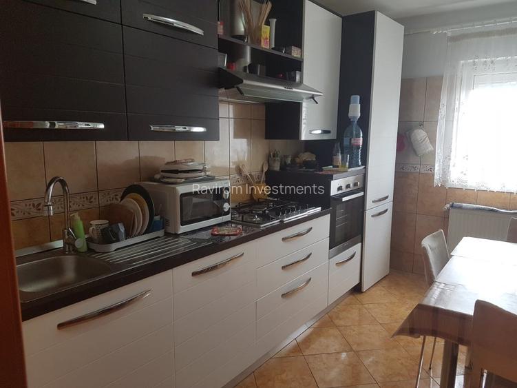 Apartament doua camere semidecomandat, etaj trei renovat bucatarie mare, mobilat - 8