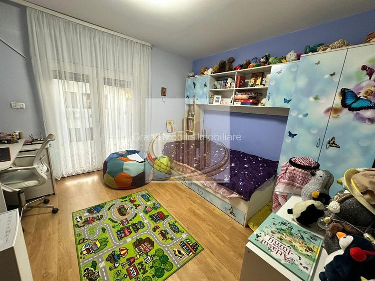 Casă premium cu panouri solare, stație EV, anexă locuibilă și grădină - 11