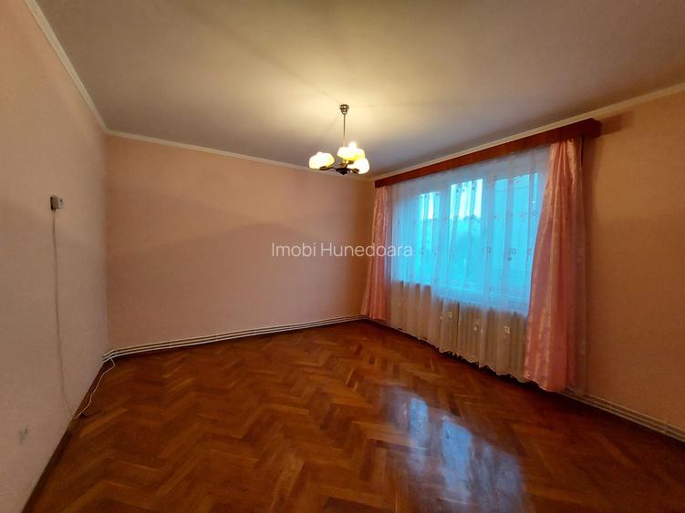 Apartament 3 Camere spatios, Parter Înalt, cu Garaj  – Deva, Zona Titu Maiorescu - 4