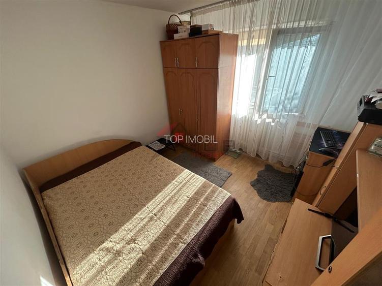 Etaj 2 - Mircea cel Batran, 3 camere mobilat cu geam la baie - 6