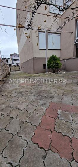 Coiciu, o vila construita pe cadre de beton, bine compartimentata. - 36