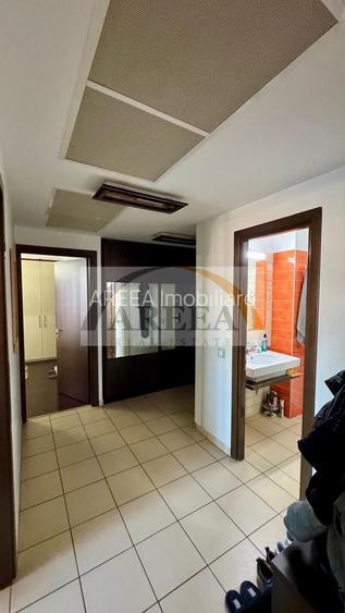 De vanzare - 3 camere decomandat etaj 4 - Splaiul Unirii - 13