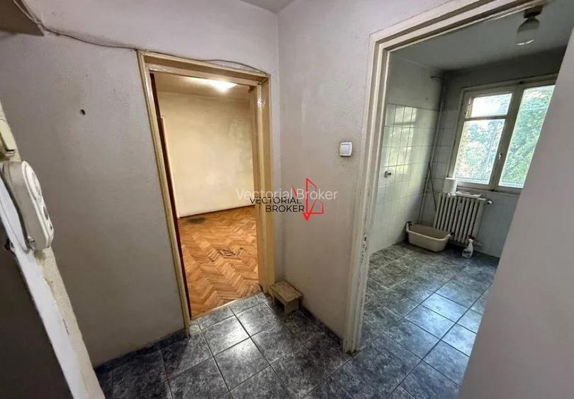 4 camere Titan Costin Georgian Metrou - 5