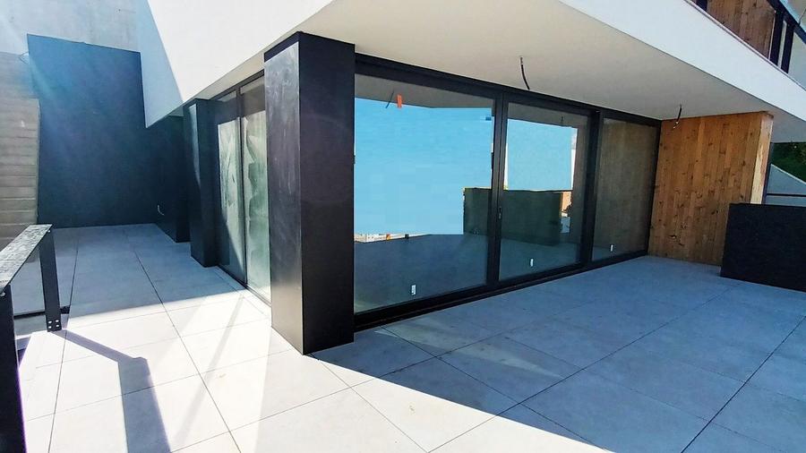 Casa noua ultra moderna, in Europa, strada linistita, cu panorama !