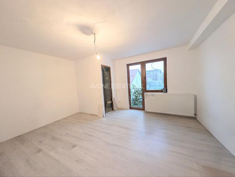 Casă nemobilata de închiriat în Malu Roșu -ideala pentru locuit sau afacere - 3