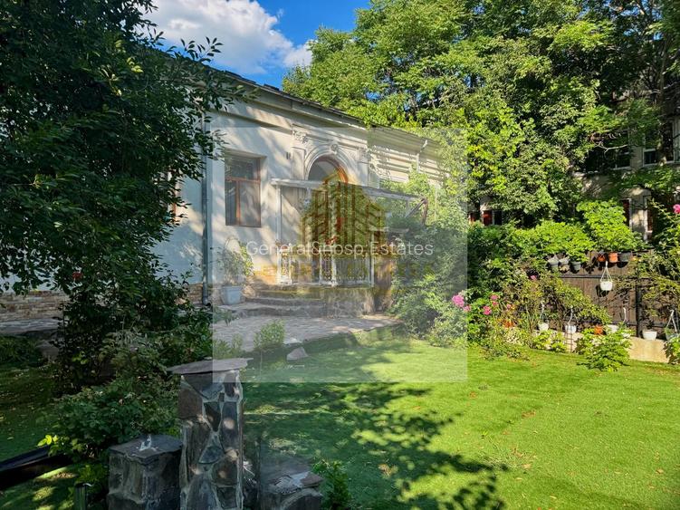 Spre Vânzare Proprietate remarcabilă cu 6 camere în inima Iașului ! - 8