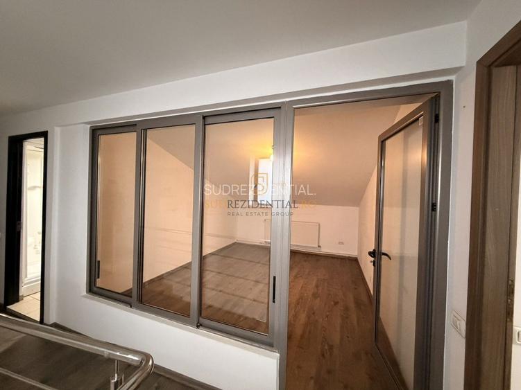 Spatiu comercial, pozitionare excelenta, exact la metrou Aparatorii P - 5