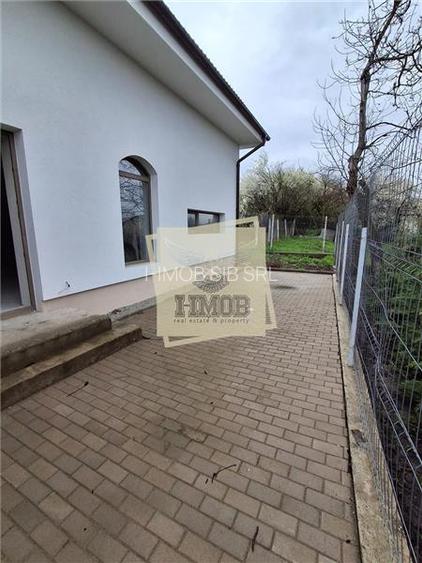 Casa rezidentiala generoasa cu 5 camere 3 bai  dressing  parcare - 3