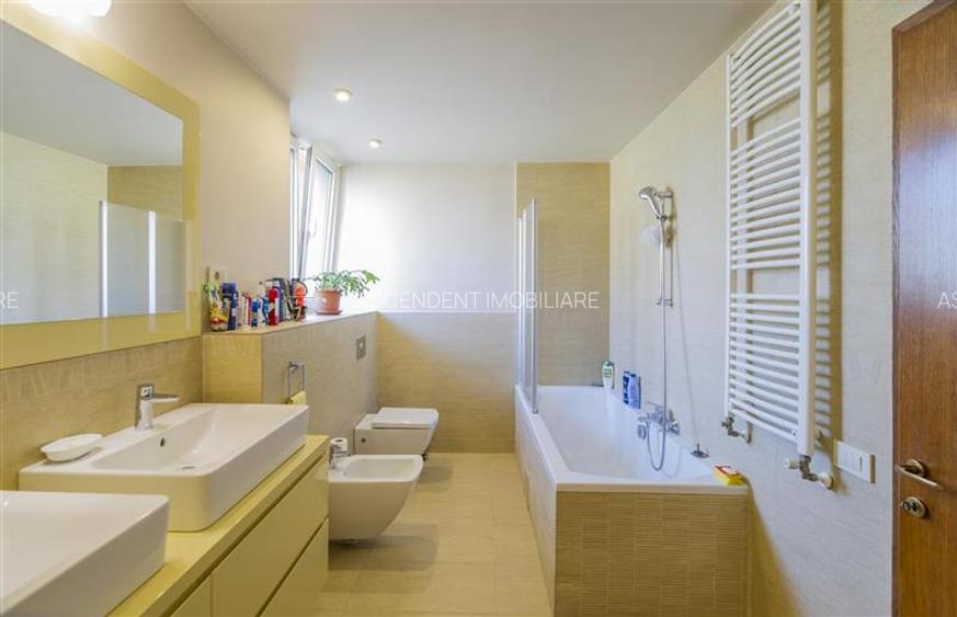 FILM ! Pe armonia a 1.100 mp teren/ gradina, Vila galanta,cu 3 apartamente disti - 4