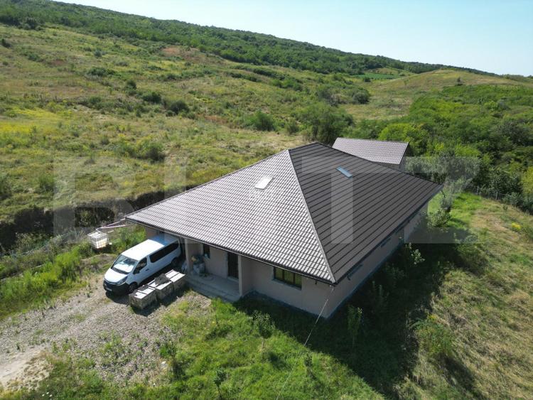 2 Case , 7 camere , 5 bai, 280 mp utili, 1200 mp teren, zona sat Chiperesti  - 2