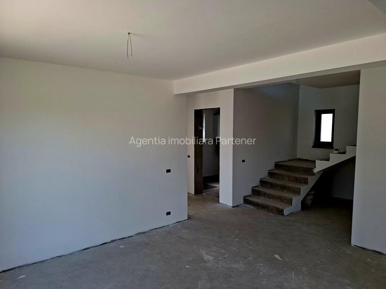 Casă / vilă Mărăcineni / Argeș , finisaje moderne ! - 13