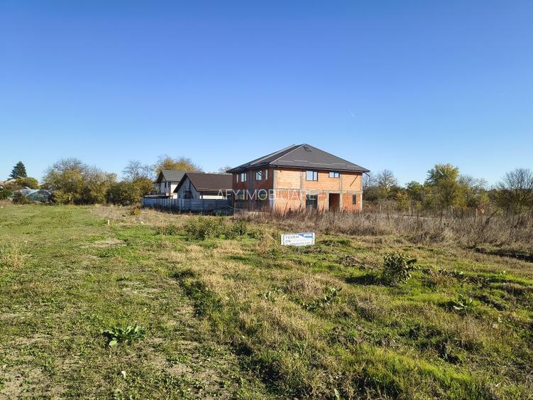 De vanzare teren 1200mp, 1 Decembrie - 2