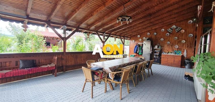 Casa 10 camere, 1000 mp teren, la asfalt, Barabant