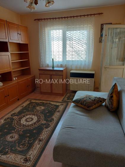 Garsonieră 27 mp cu balcon -bloc 3 etaje-mobilată utilată-bloc an 1980 - 3