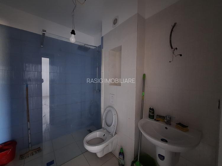 Ultimul apartament la  parter , 2 camere, curte privata ,negociabil - 7