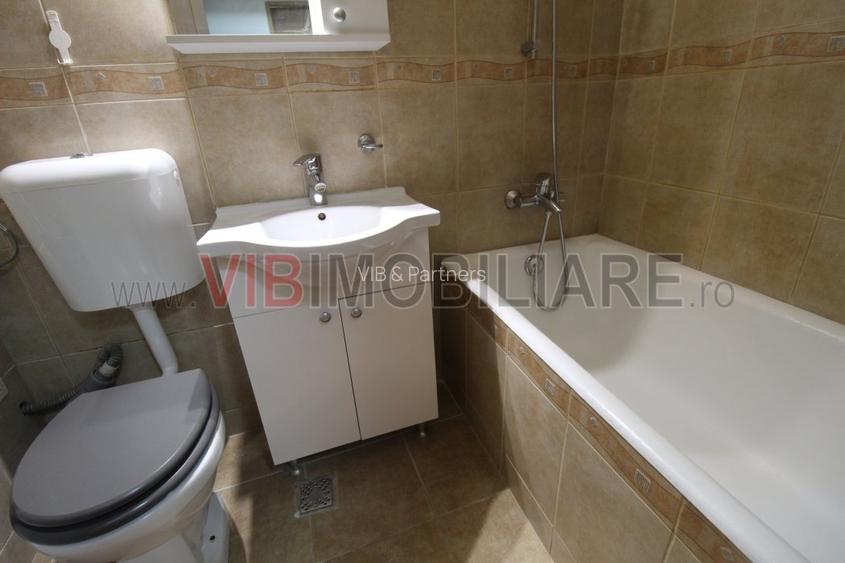 Decebal - Piata Alba Iulia - vedere bulevard - bloc mixt - 2 balcoane - 8