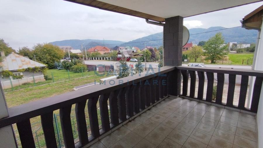 Casa / Vila spatioasa zona URSULET - 11