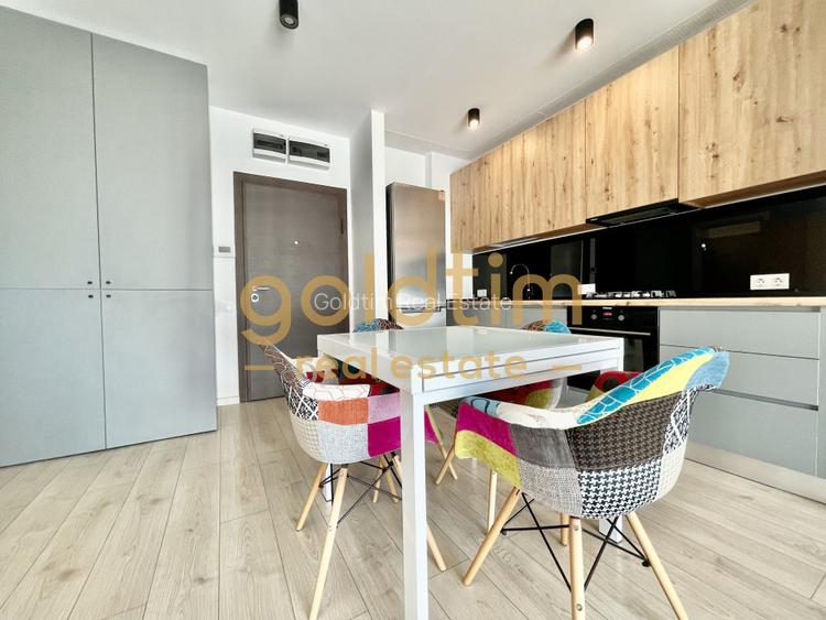 NOU/ PRIVELISTE SUPERBA/ SCOALA AMERICANA - 7