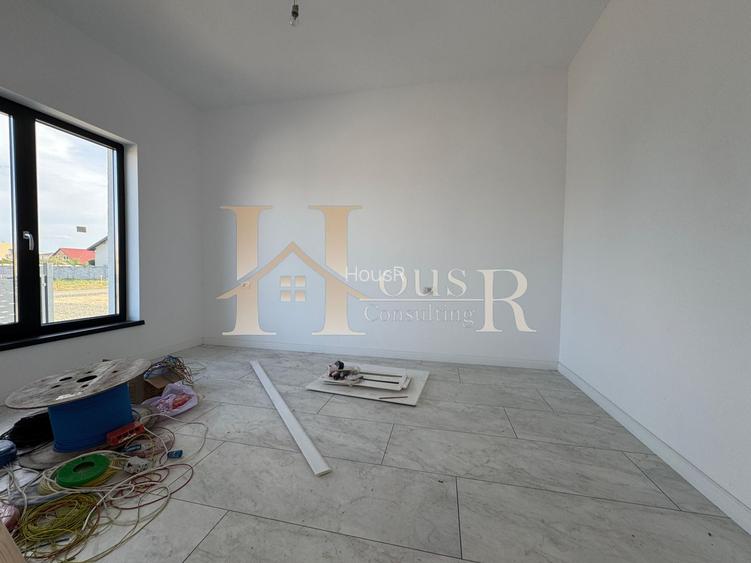 La 5 minute de 4 benzi.Toate Utilitatile.Teren 340 mp - 12