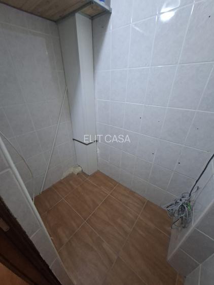 Apratament cu 3 camere decomnadat, etajul 3/4, zona Nicolina - 11