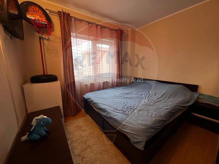 Apartament 4 camere decomandat cu loc de parcare etajul 3 - 7