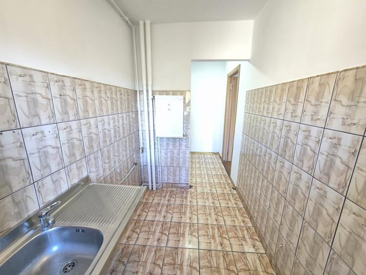 Vanzare Apartament 2 Camere semidecomandat Centrul Civic Str.Harmanului Etajul 3 - 13